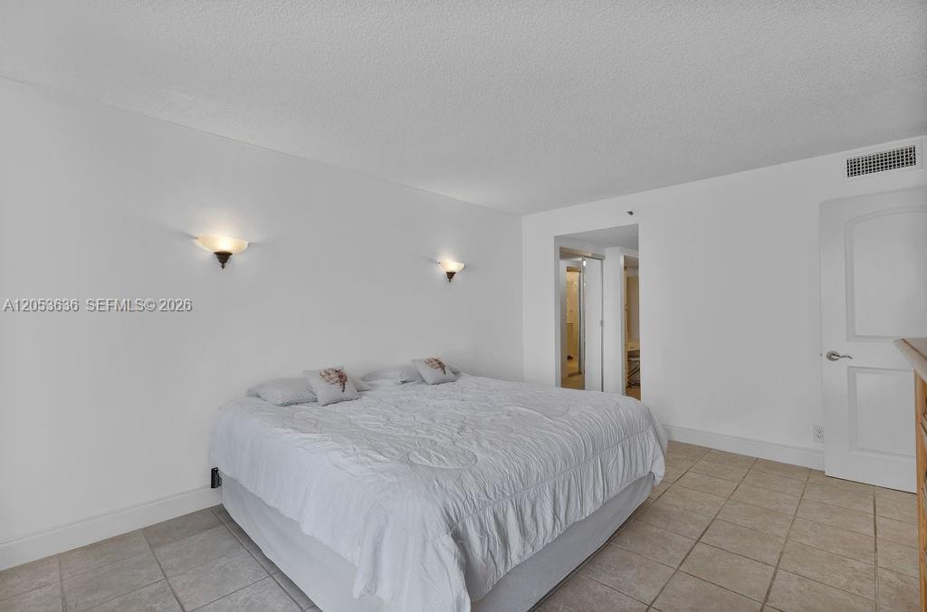2625 Collins Avenue 702 Property Photo 13