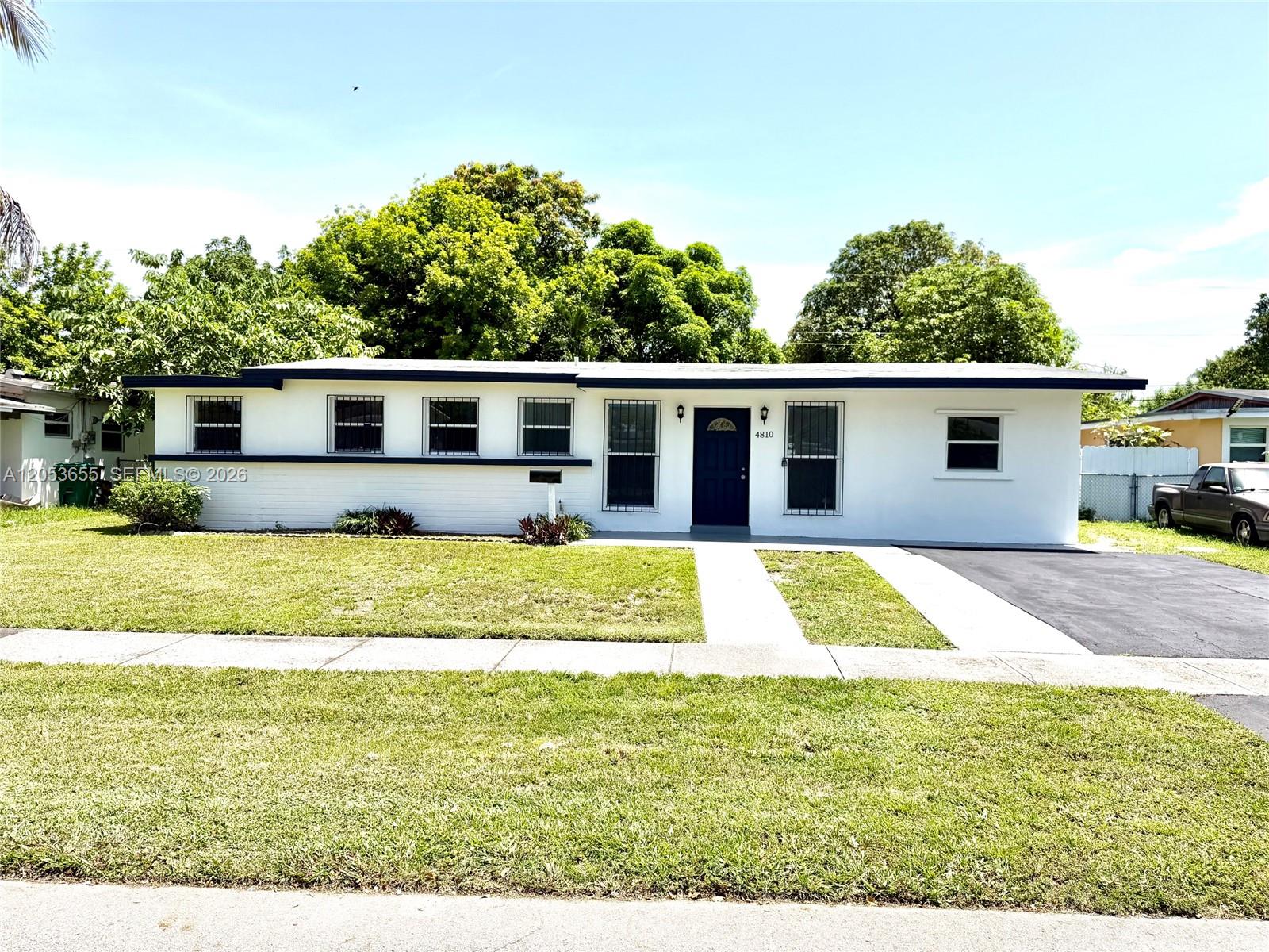 4810 Nw 11th Place Property Photo 1