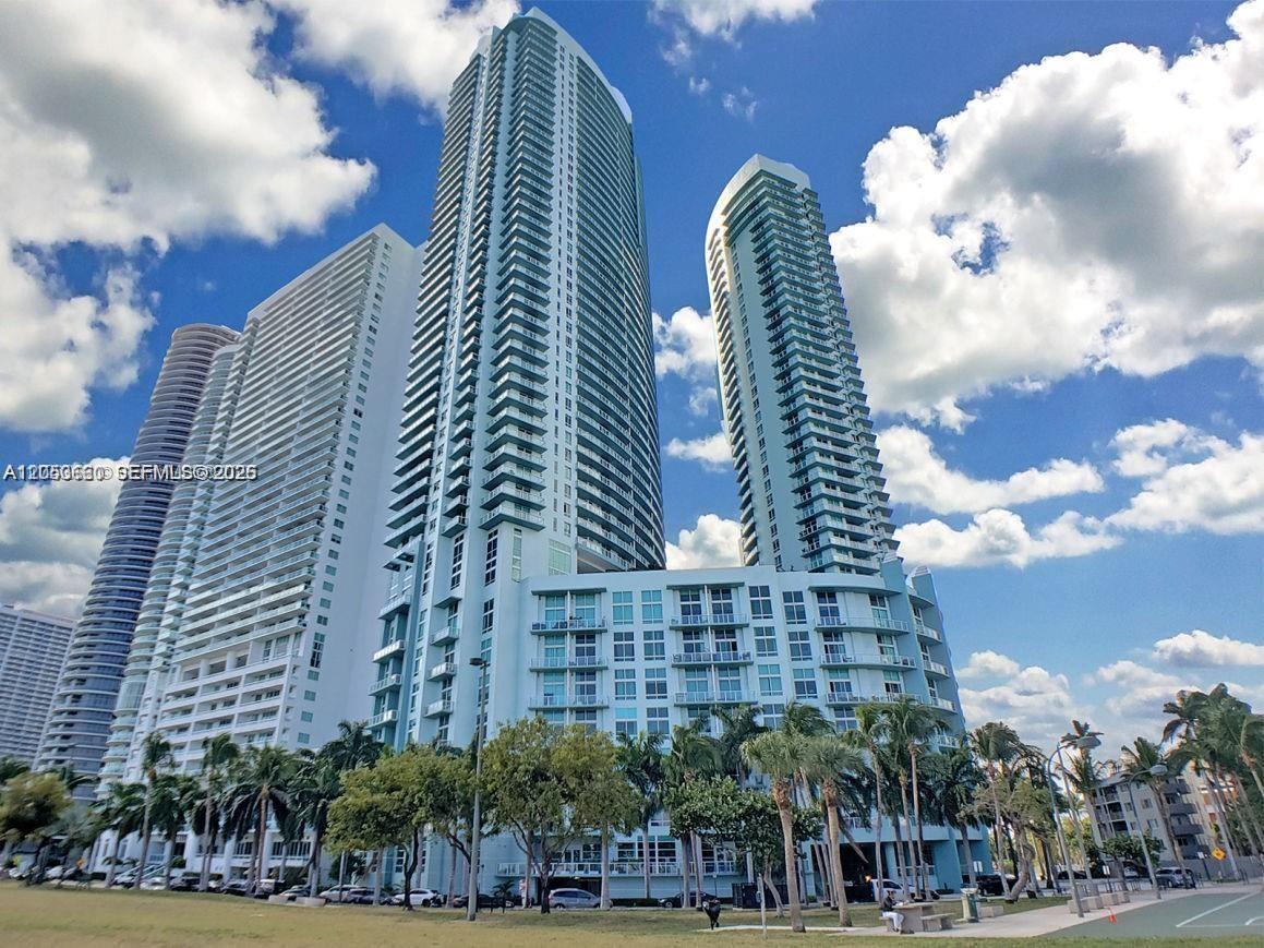 1900 N Bayshore Drive 3807 Property Photo 1