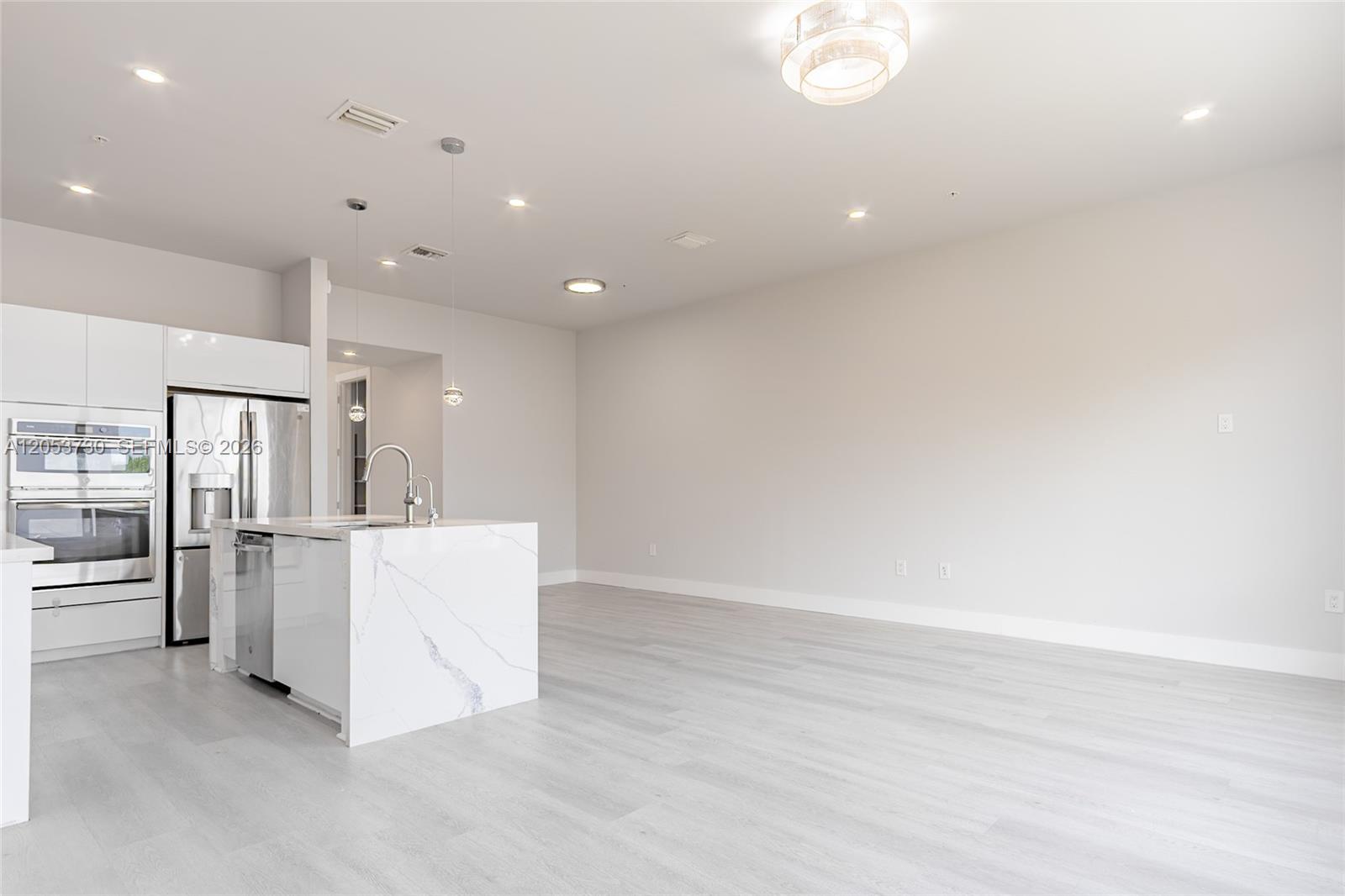 A12053730 Property Photo 18