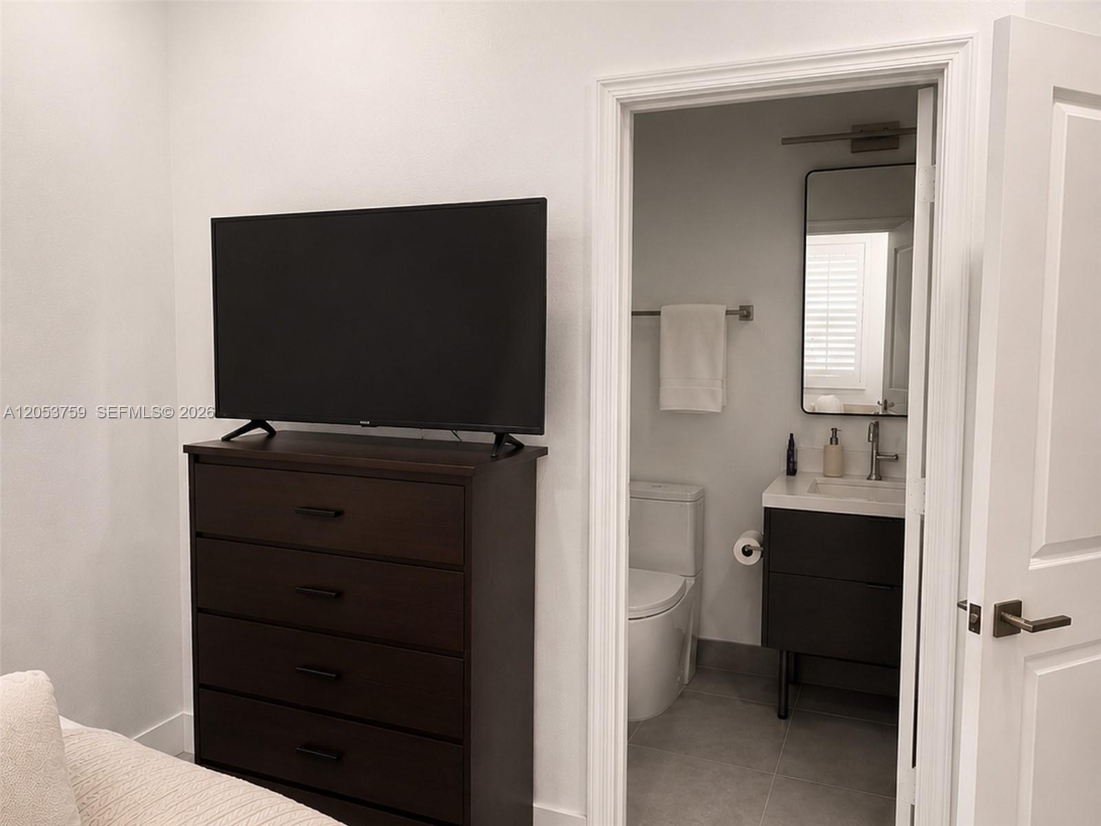 A12053759 Property Photo 12