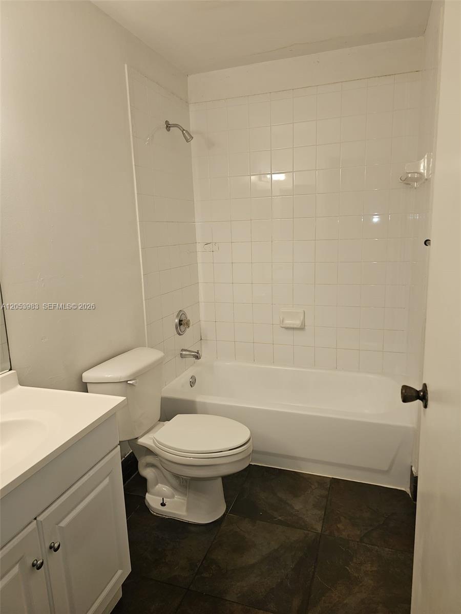 15721 Sw 137th Avenue 204 Property Photo 24