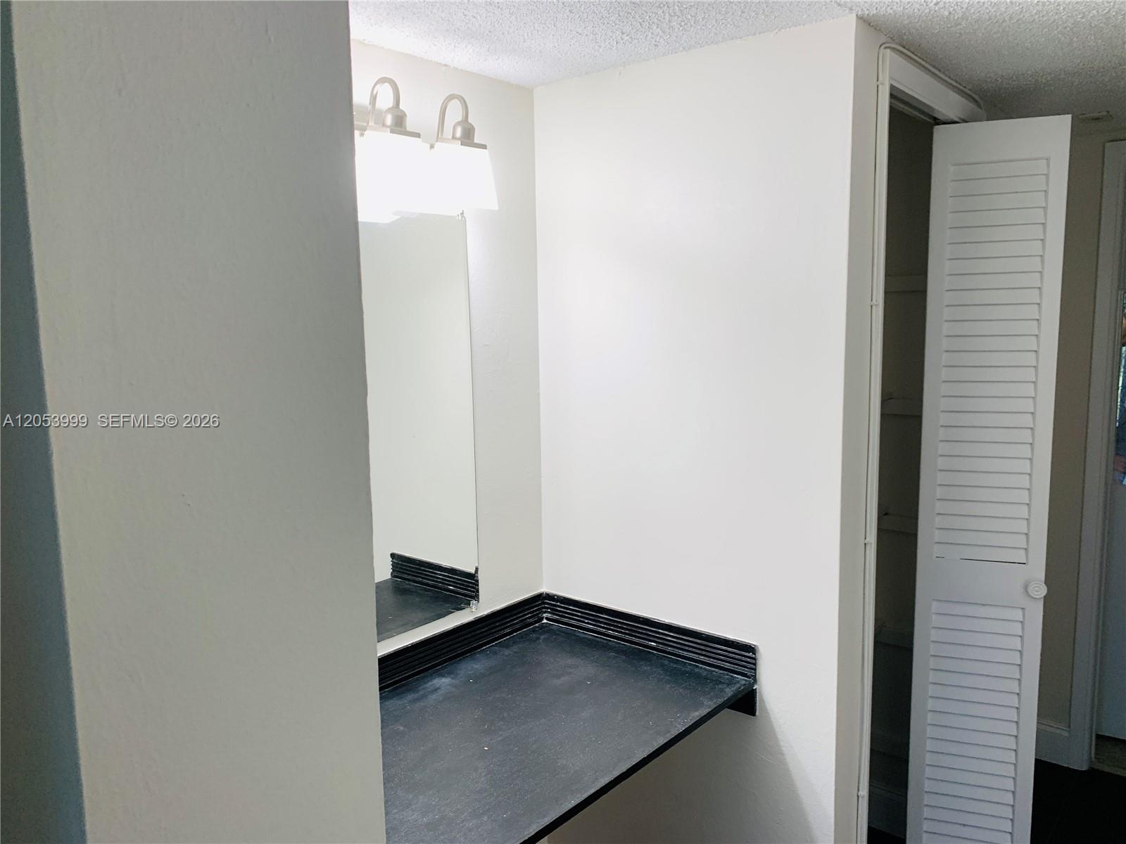 2850 N Palm Aire Drive 404 Property Photo 16