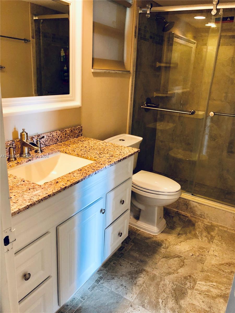 2850 N Palm Aire Drive 404 Property Photo 21