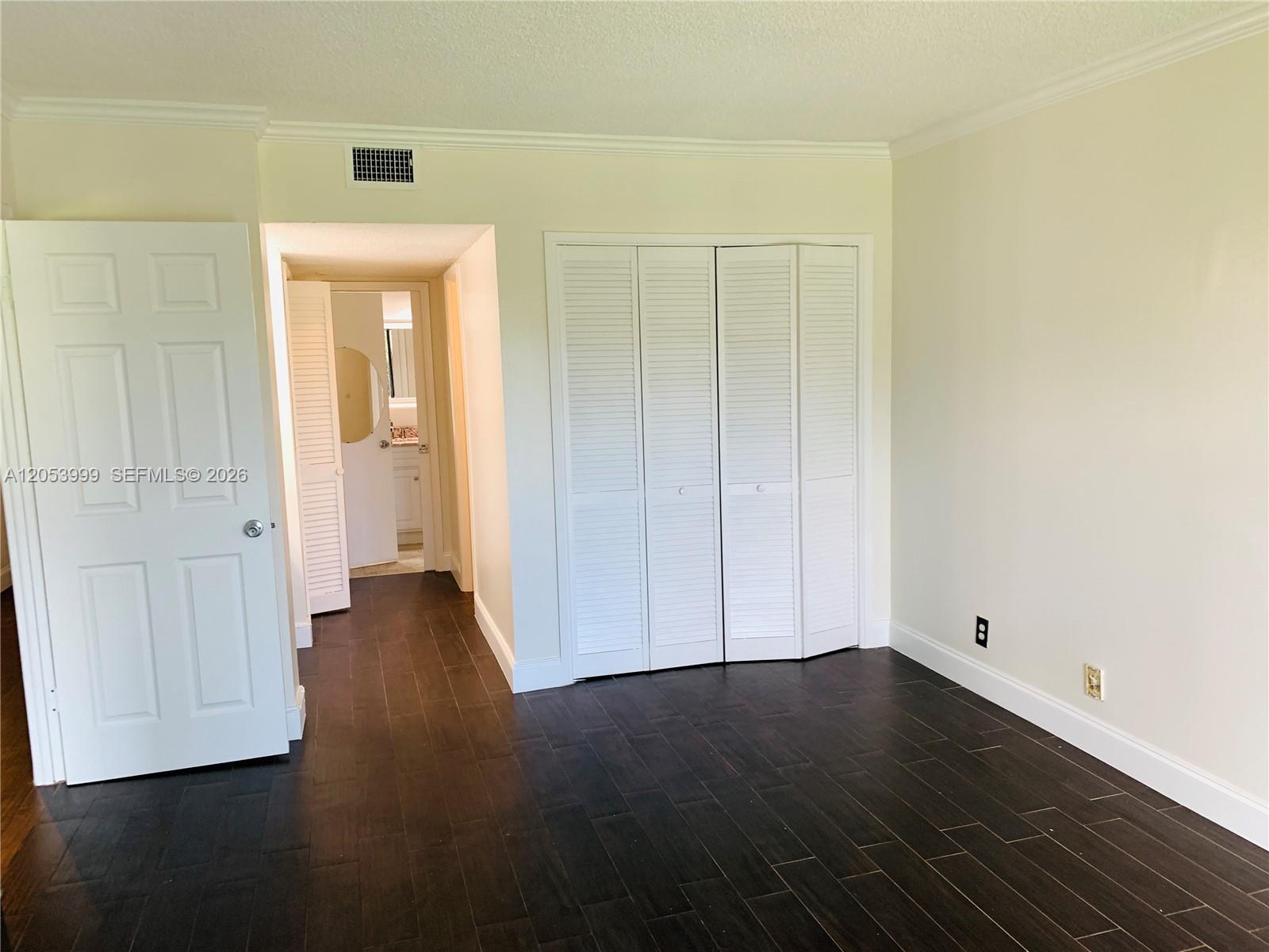 2850 N Palm Aire Drive 404 Property Photo 22
