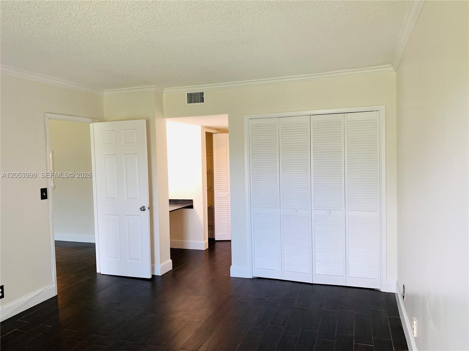 2850 N Palm Aire Drive 404 Property Photo 23