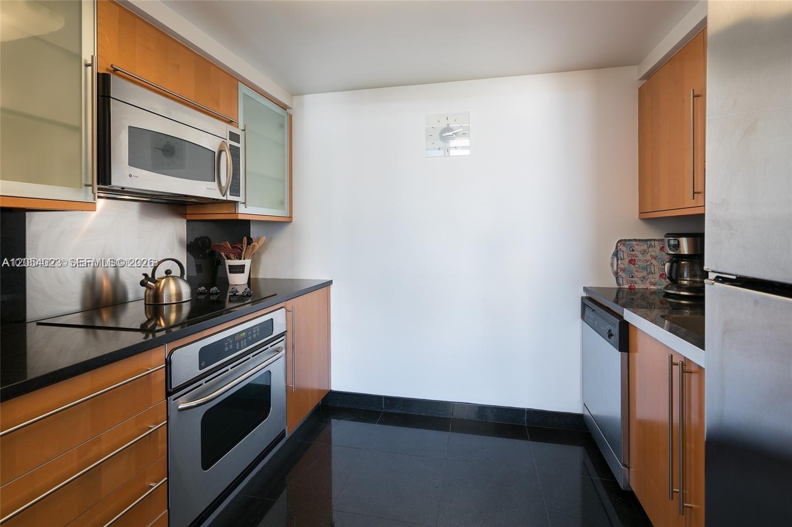 6365 Collins Avenue 1811 Property Photo 2