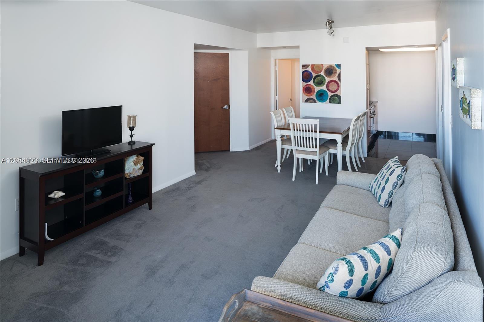6365 Collins Avenue 1811 Property Photo 3
