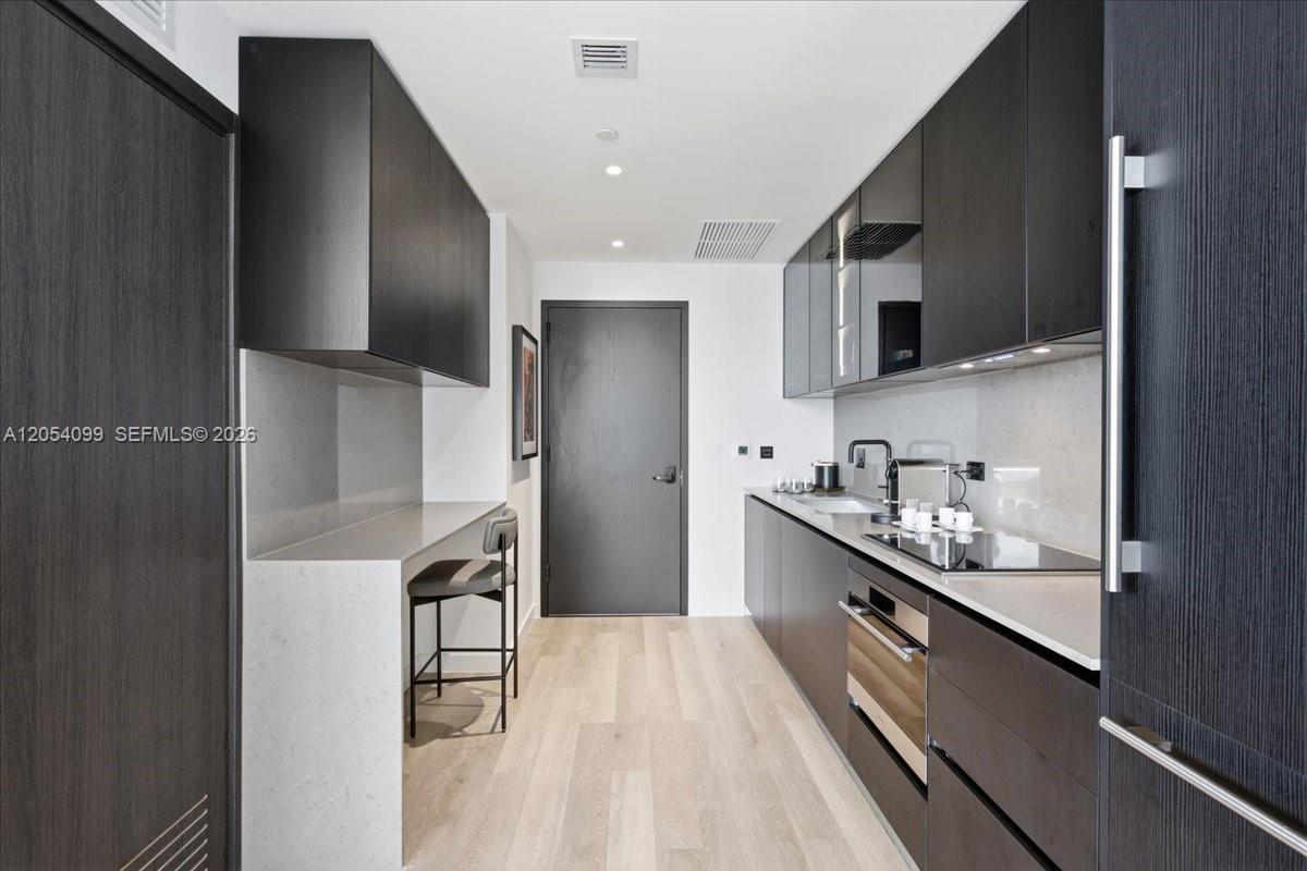 A12054099 Property Photo 4