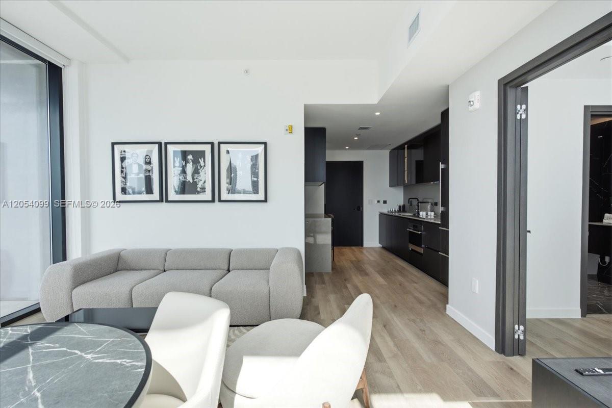 A12054099 Property Photo 10