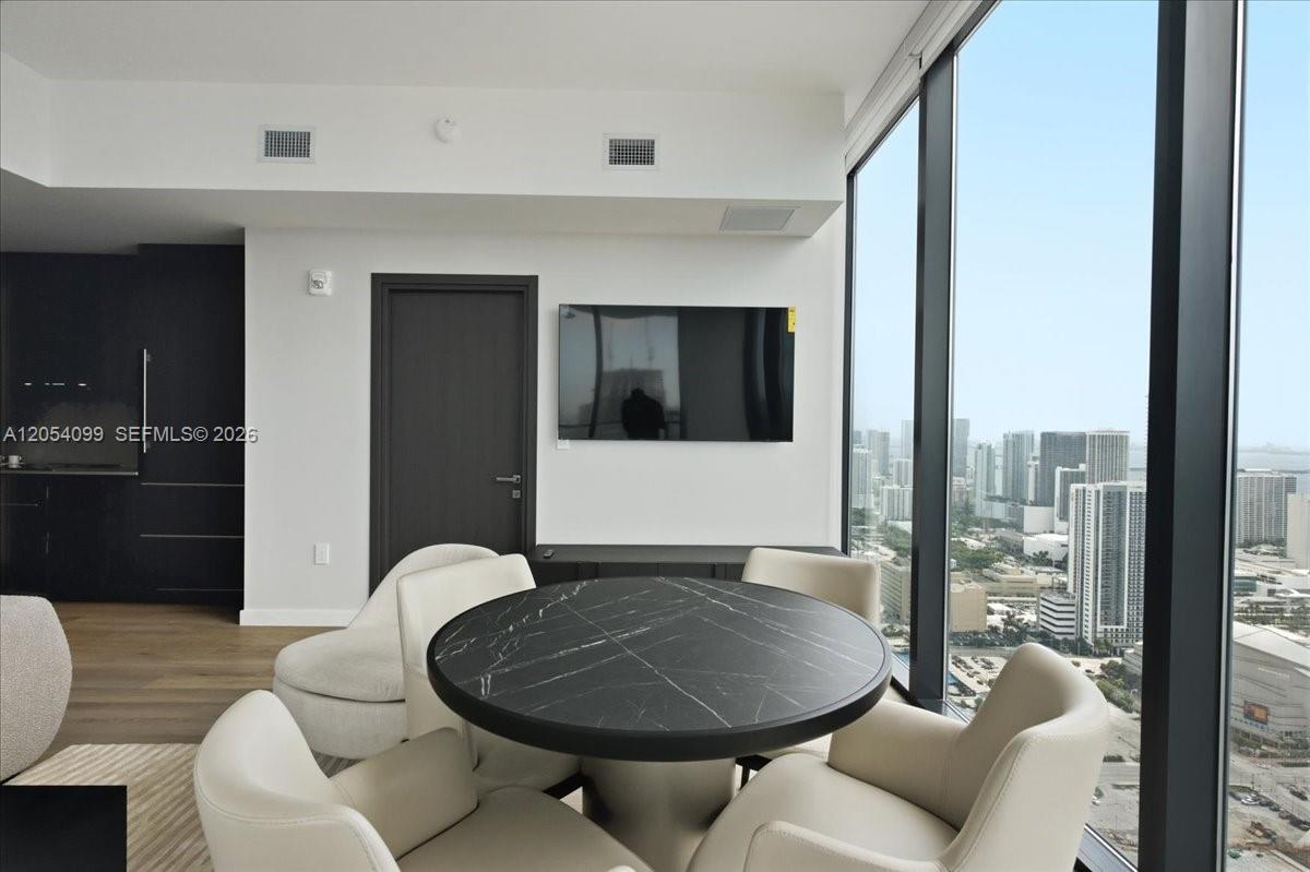 A12054099 Property Photo 12