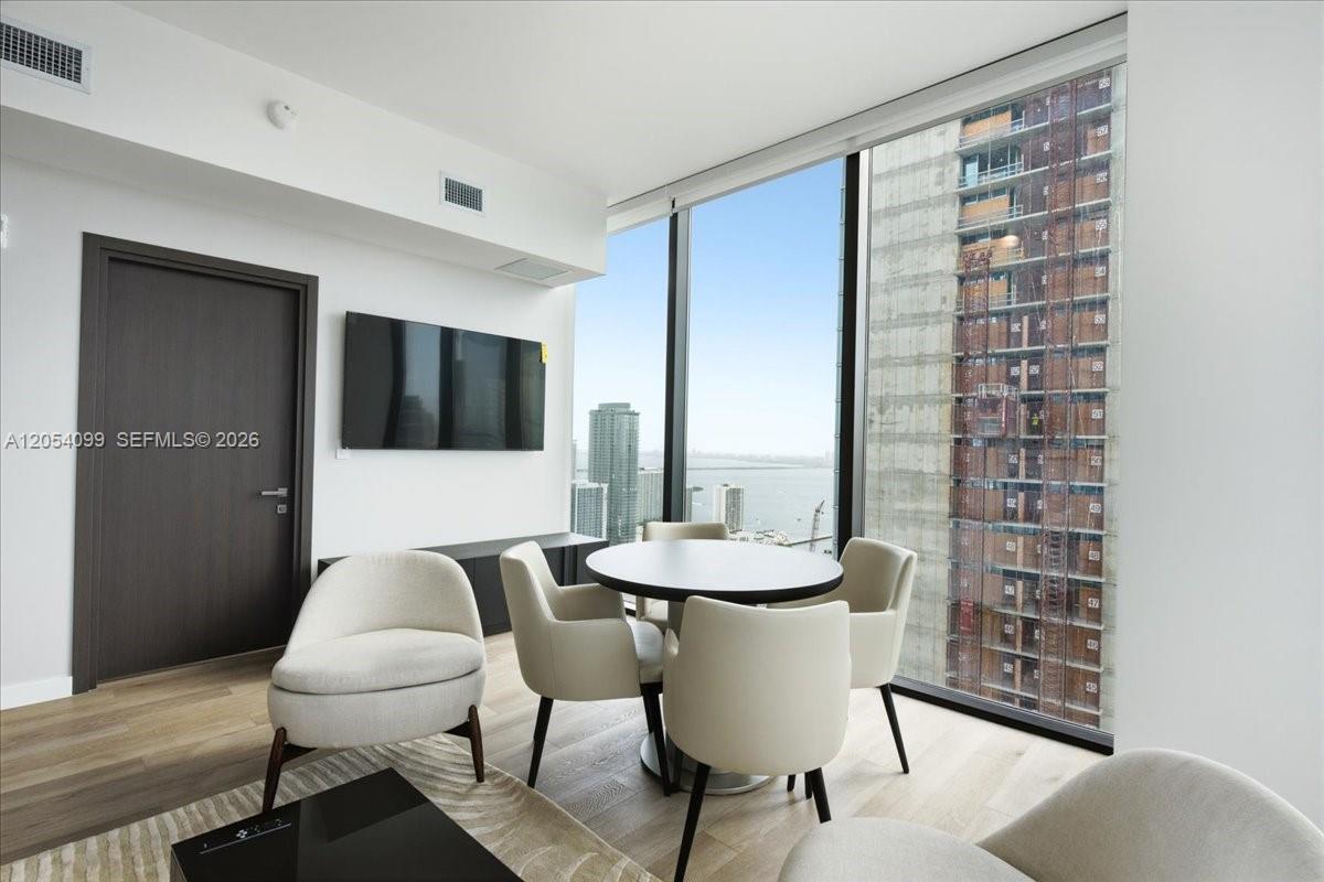 A12054099 Property Photo 13