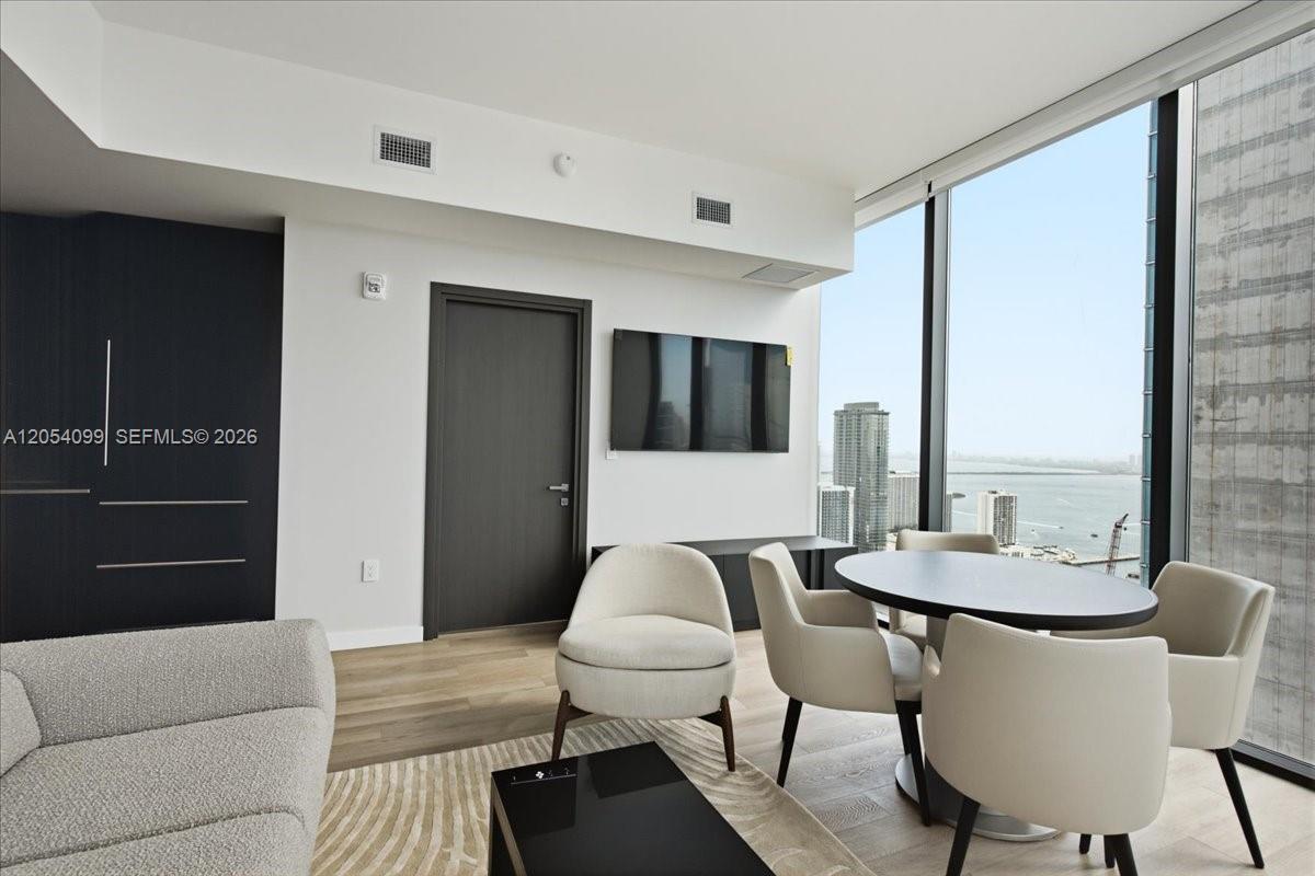 A12054099 Property Photo 14