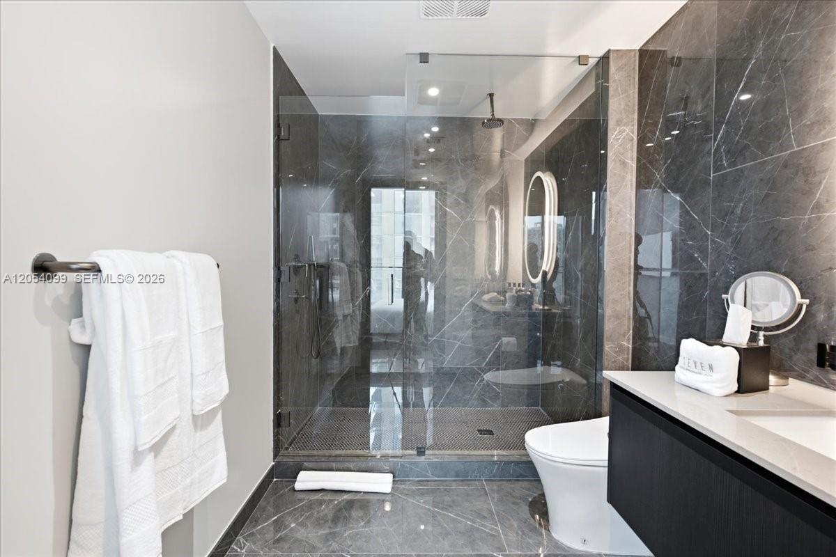 A12054099 Property Photo 19
