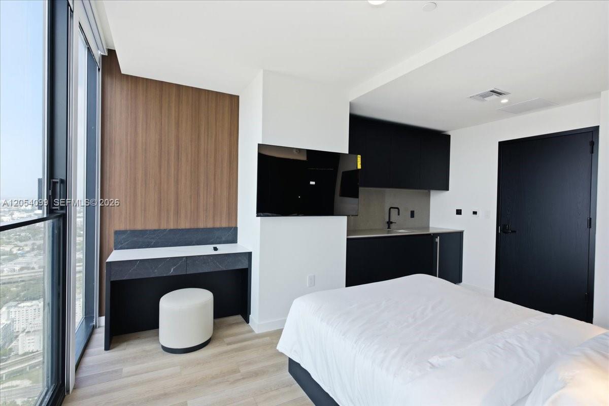 A12054099 Property Photo 31