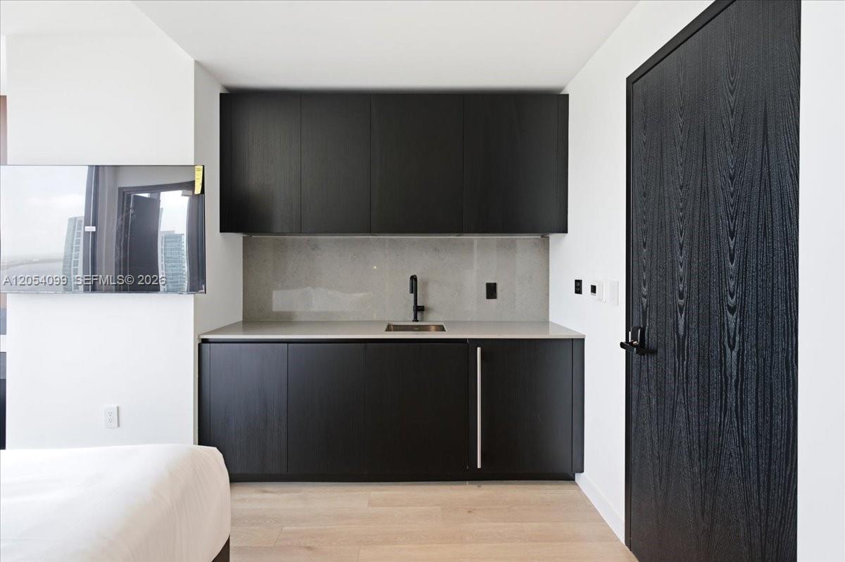 A12054099 Property Photo 32