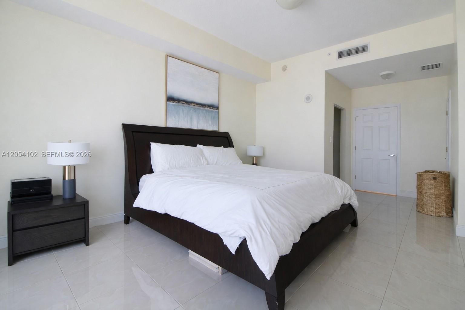 140 S Dixie Highway 1019 Property Photo 6