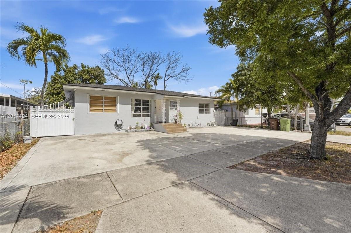 A12054104 Property Photo 2