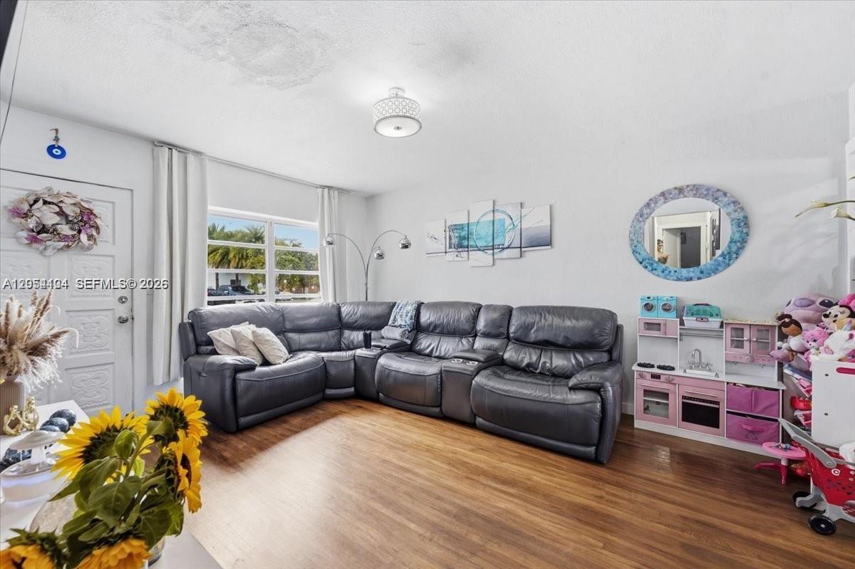 A12054104 Property Photo 3