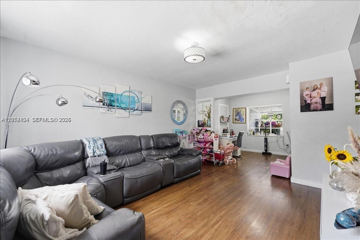 A12054104 Property Photo 4