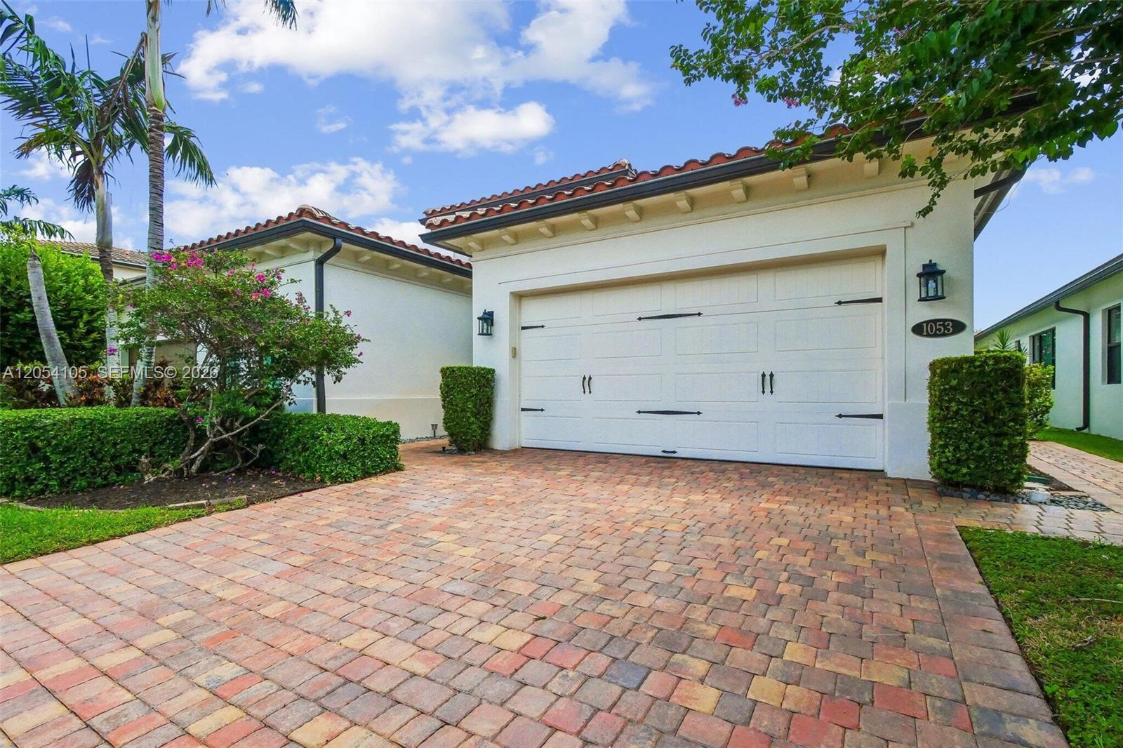 1053 SW 113th Way Property Photo 1