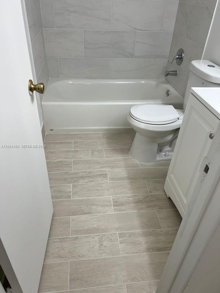 8720 N Sherman Circle 303 Property Photo 7