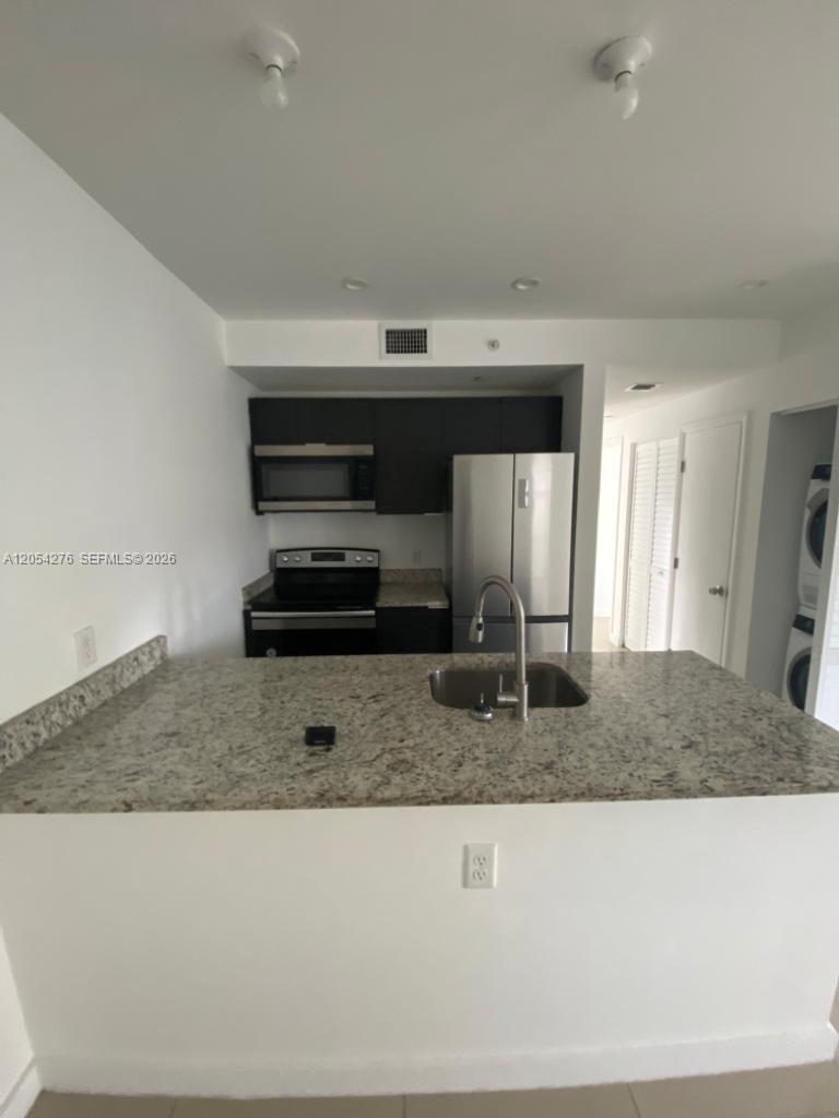 423 E 27th Street 201 Property Photo 3