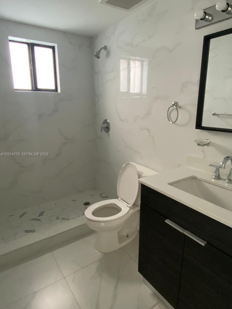 423 E 27th Street 201 Property Photo 9