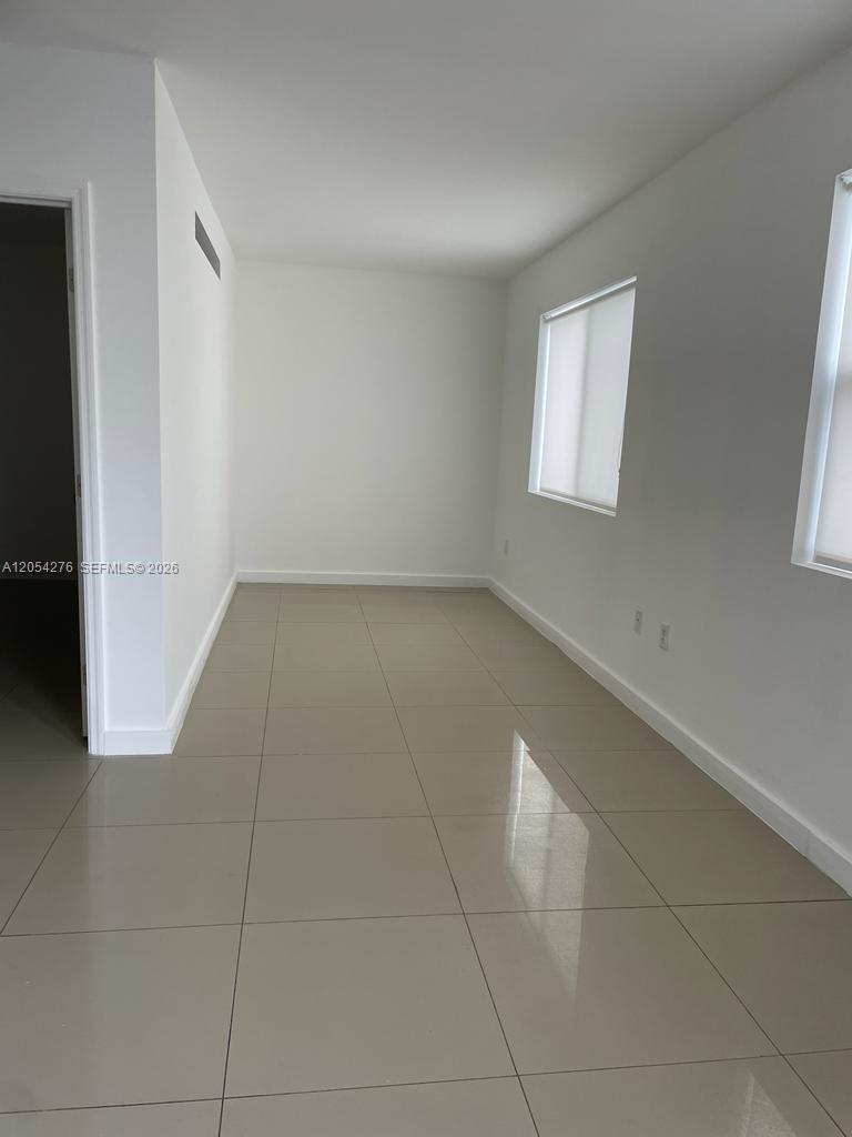 423 E 27th Street 201 Property Photo 16