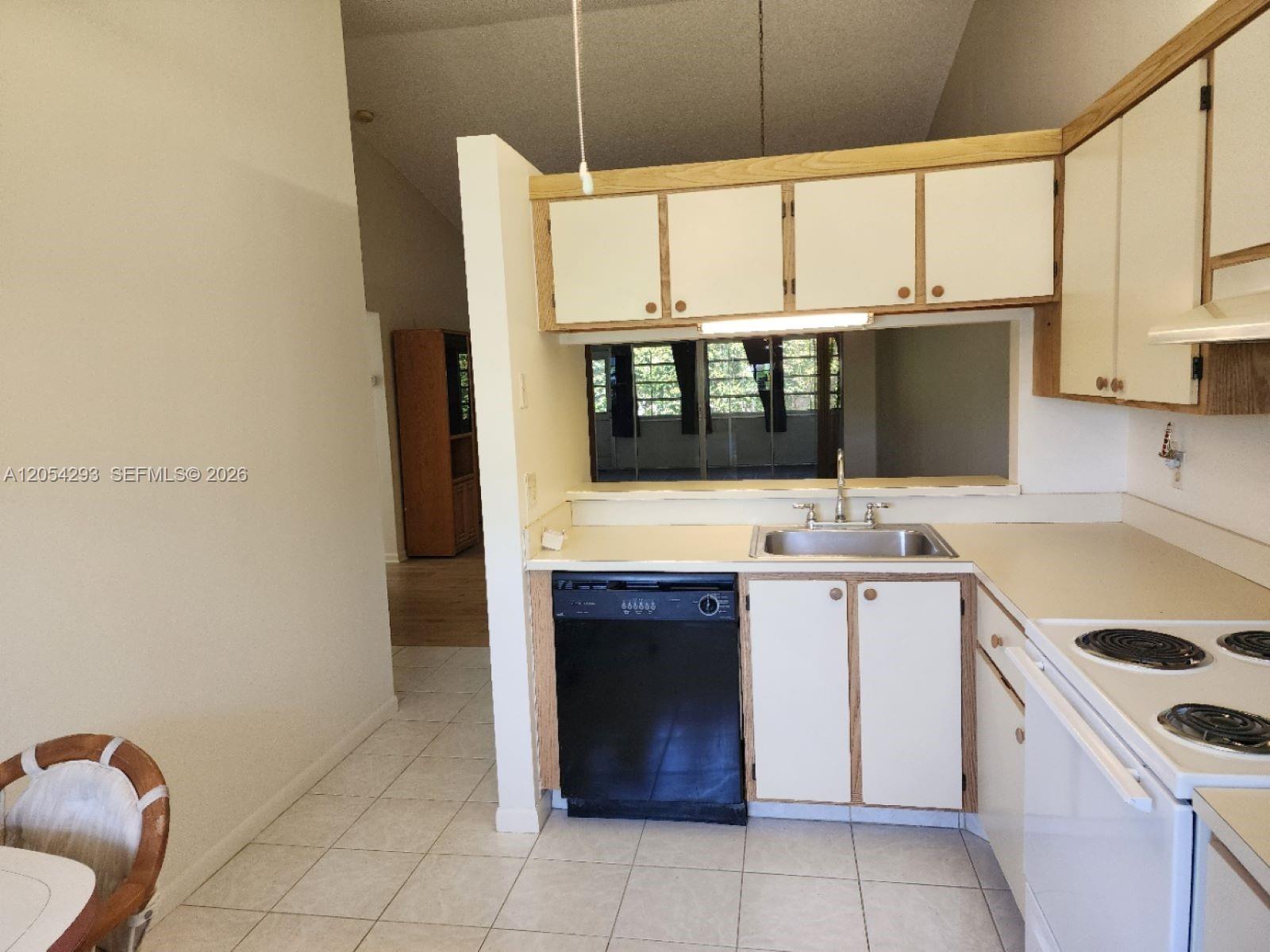 171 N Moccasin Trail N Property Photo 8