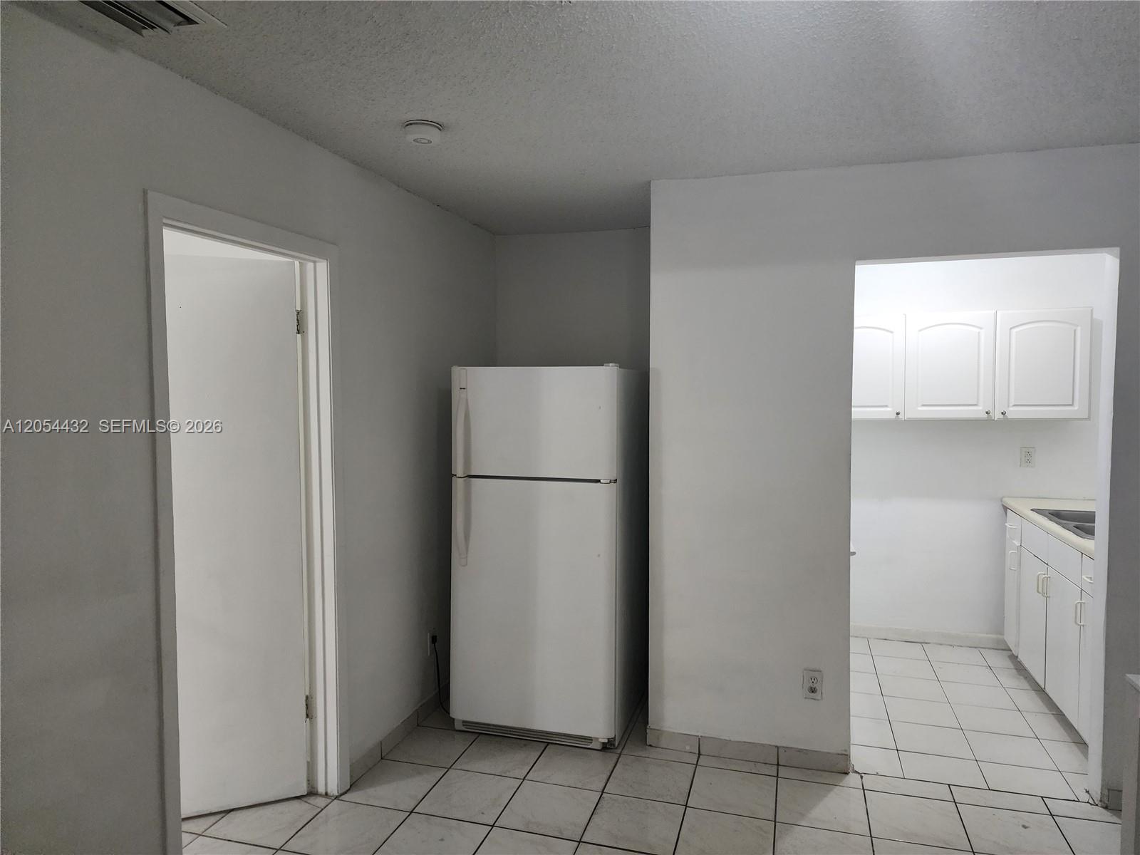 642 E 2nd Avenue B Property Photo 3