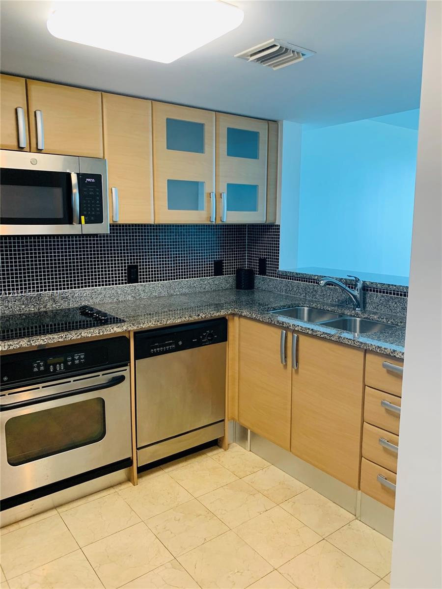 2101 Brickell Avenue 2611 Property Photo 8