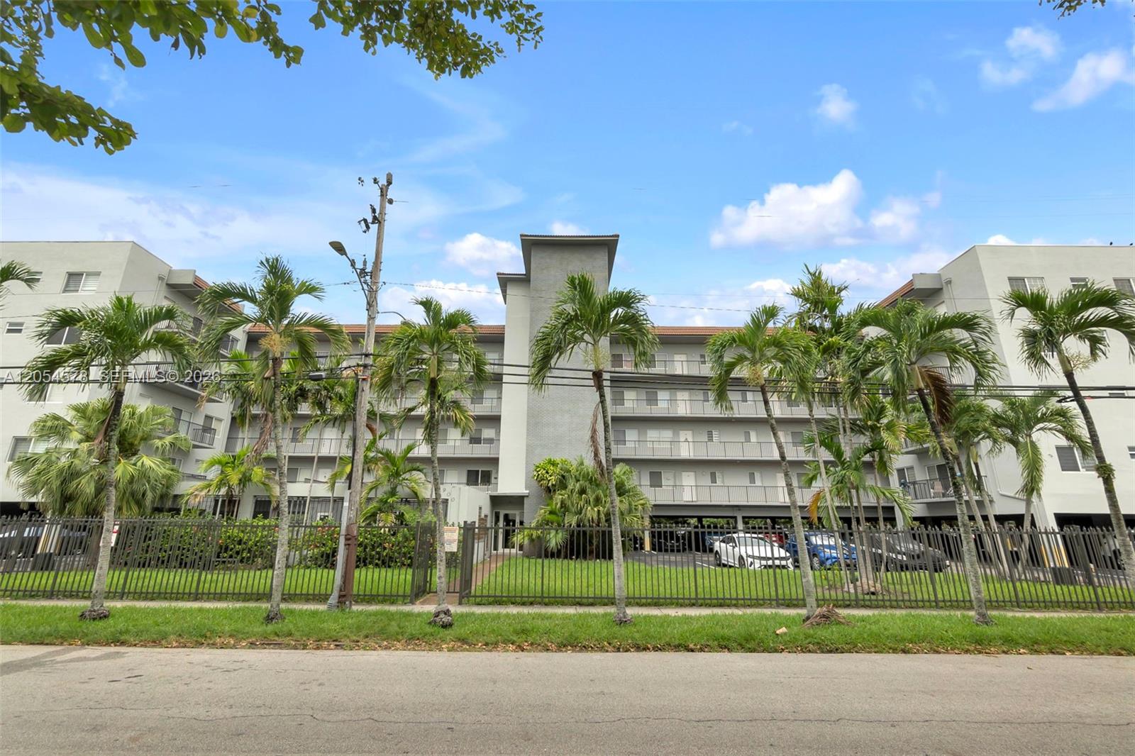 900 SW 84th Avenue 412A Property Photo 1