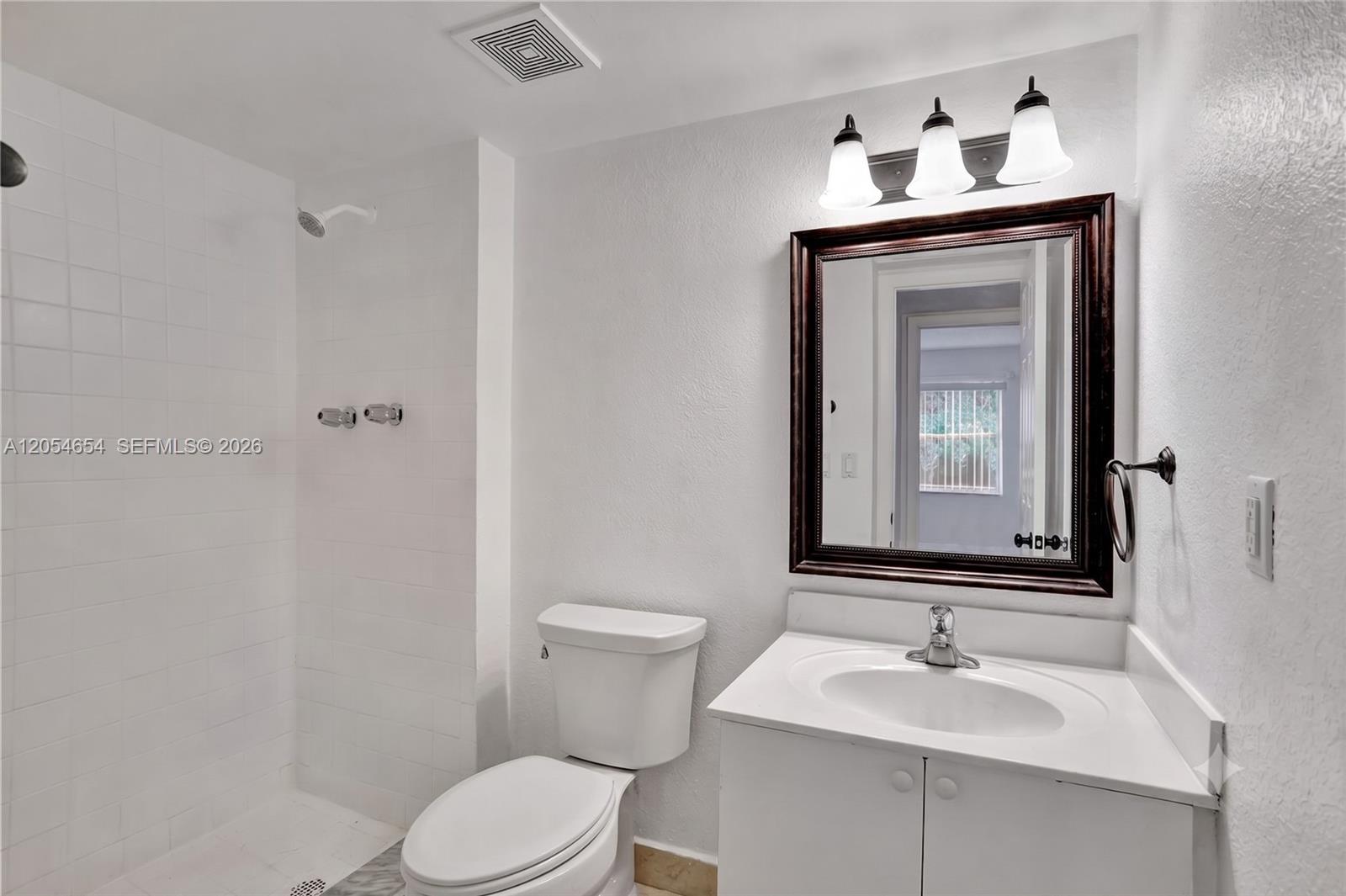 4205 N University Drive 303 Property Photo 8