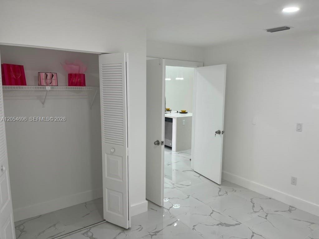 400 Club Circle 202 Property Photo 12