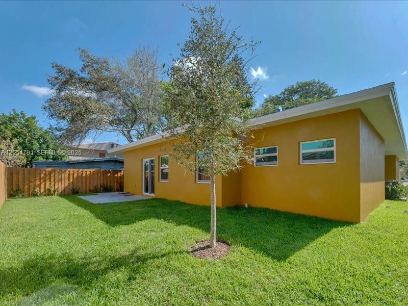 1541 Sw 44 Avenue Property Photo 2