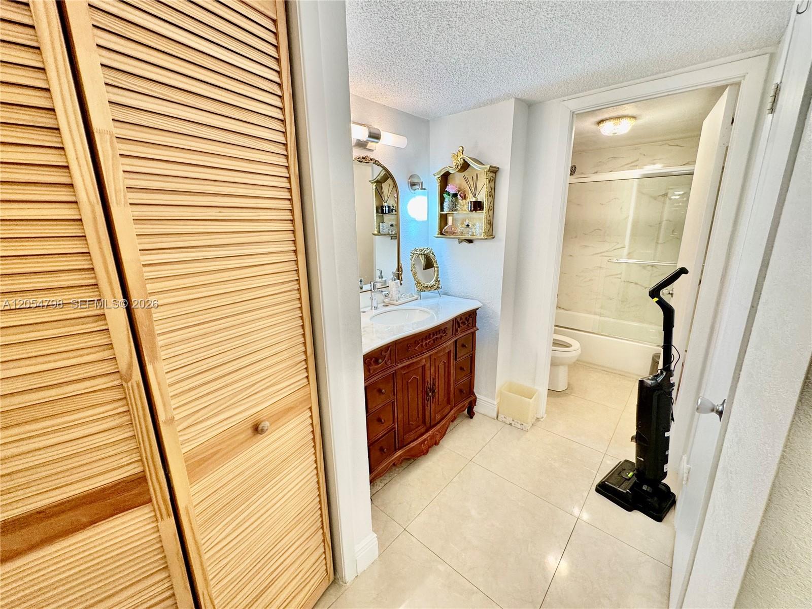 18051 Biscayne Boulevard 1002 Property Photo 10
