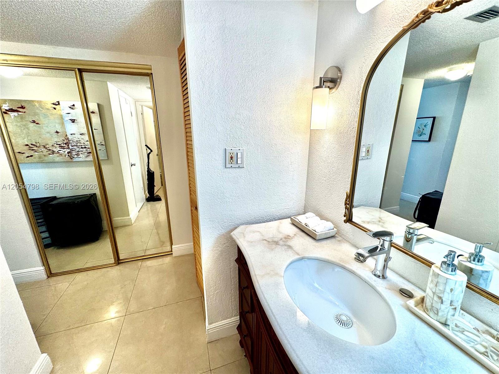 18051 Biscayne Boulevard 1002 Property Photo 21