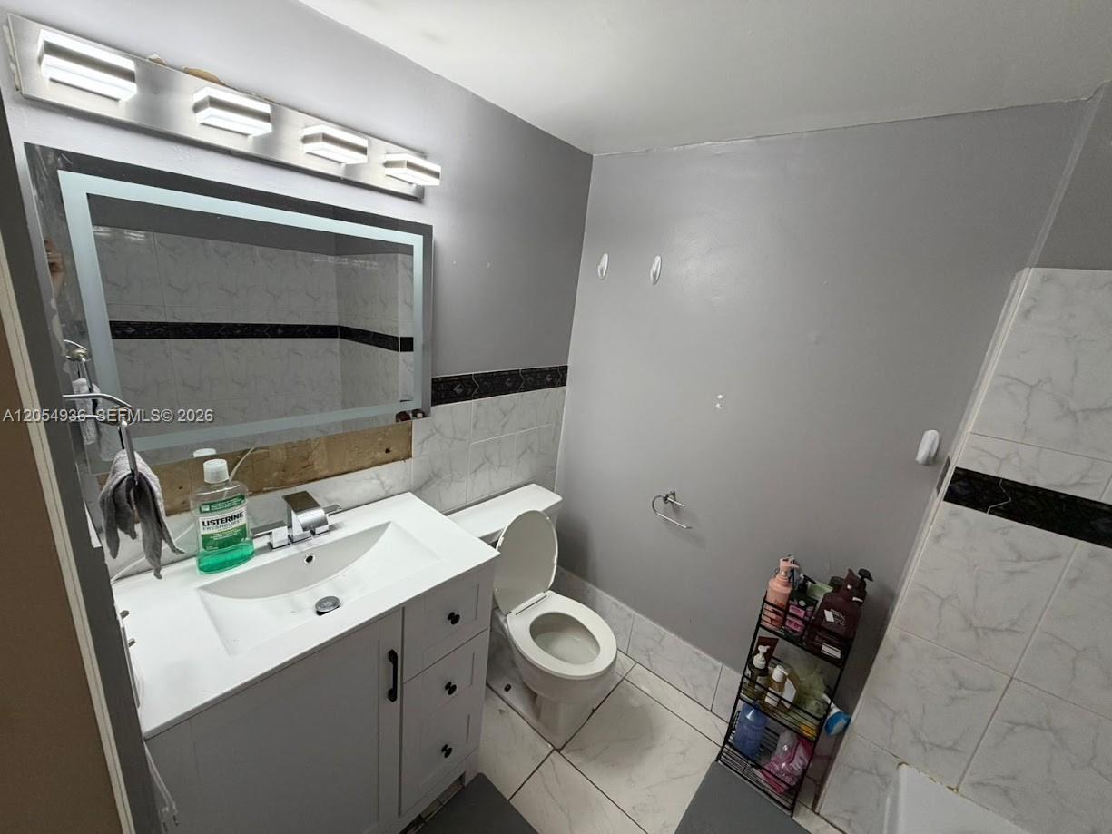 2420 Diana Drive 302 Property Photo 28
