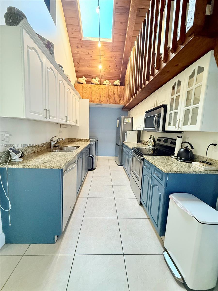 A12055217 Property Photo 11