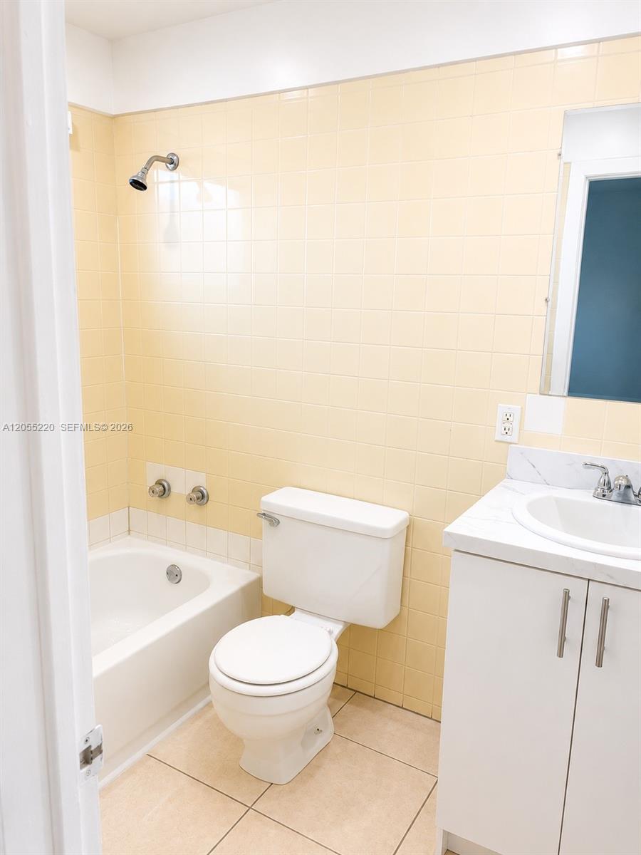 1230 W 54th Street 329a Property Photo 8