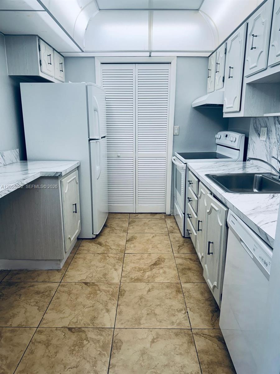 A12055292 Property Photo 6