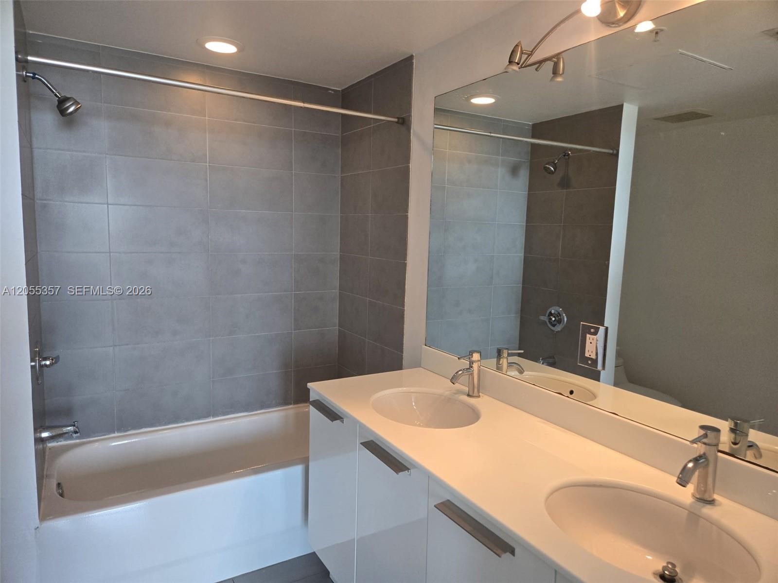 92 Sw 3rd Street 1808 Property Photo 6