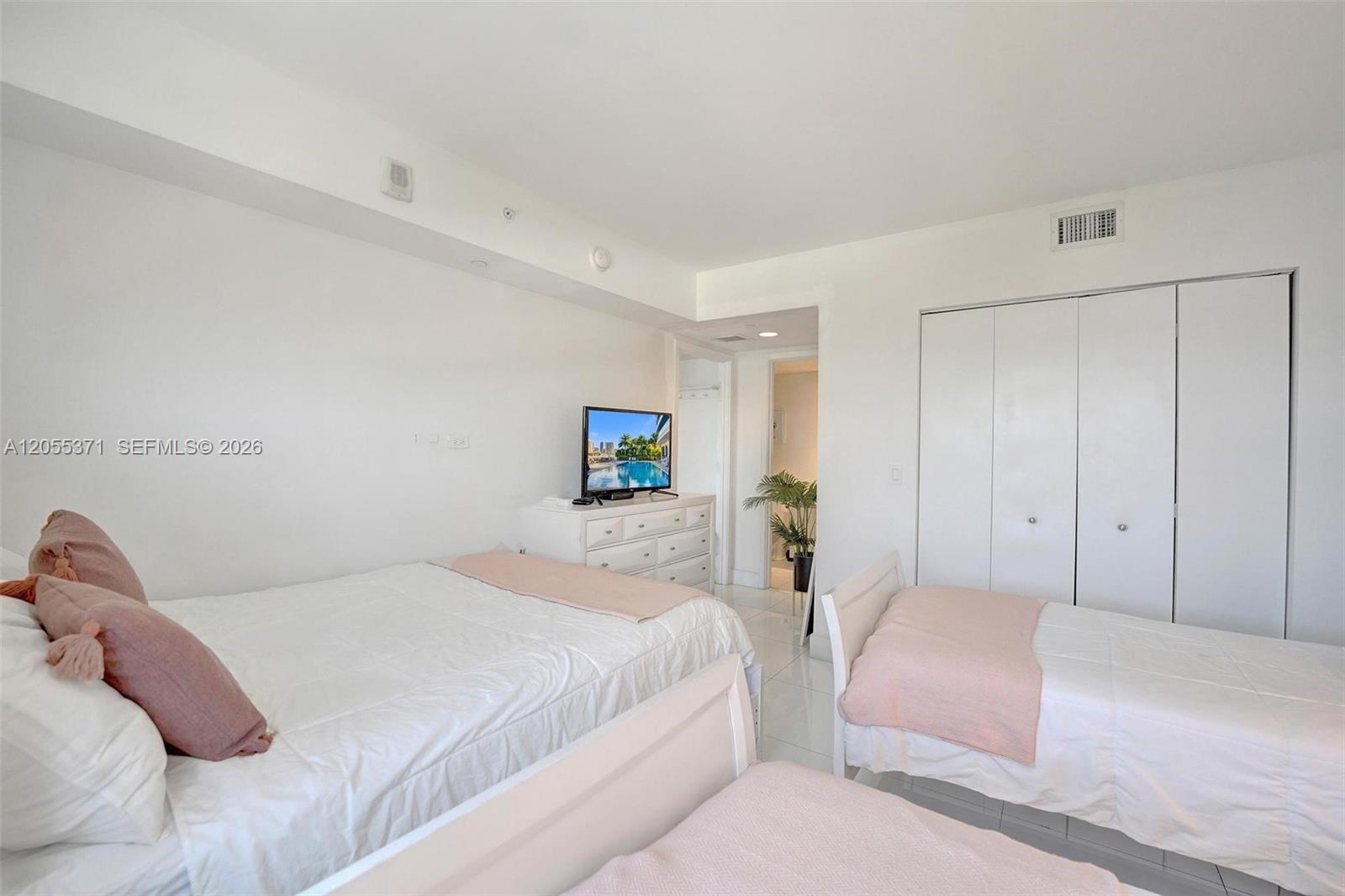 2600 E Hallandale Beach Boulevard T1902 Property Photo 32