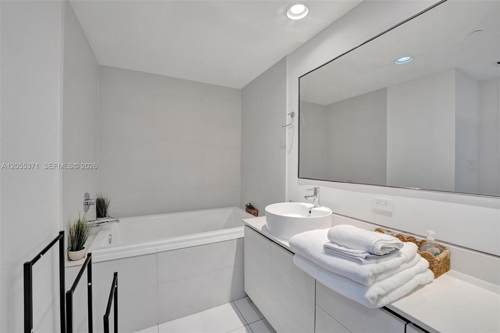 2600 E Hallandale Beach Boulevard T1902 Property Photo 56