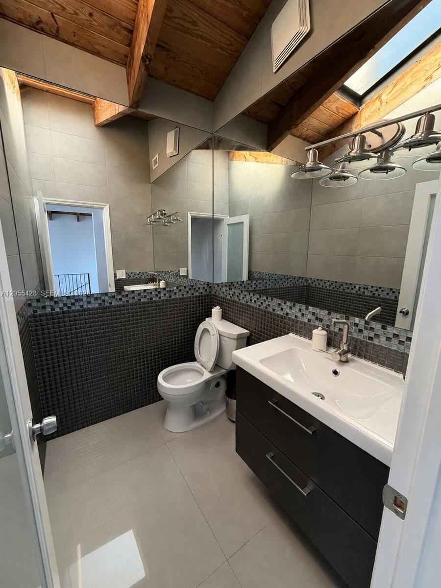 313 Hendricks Isle 4 Property Photo 7
