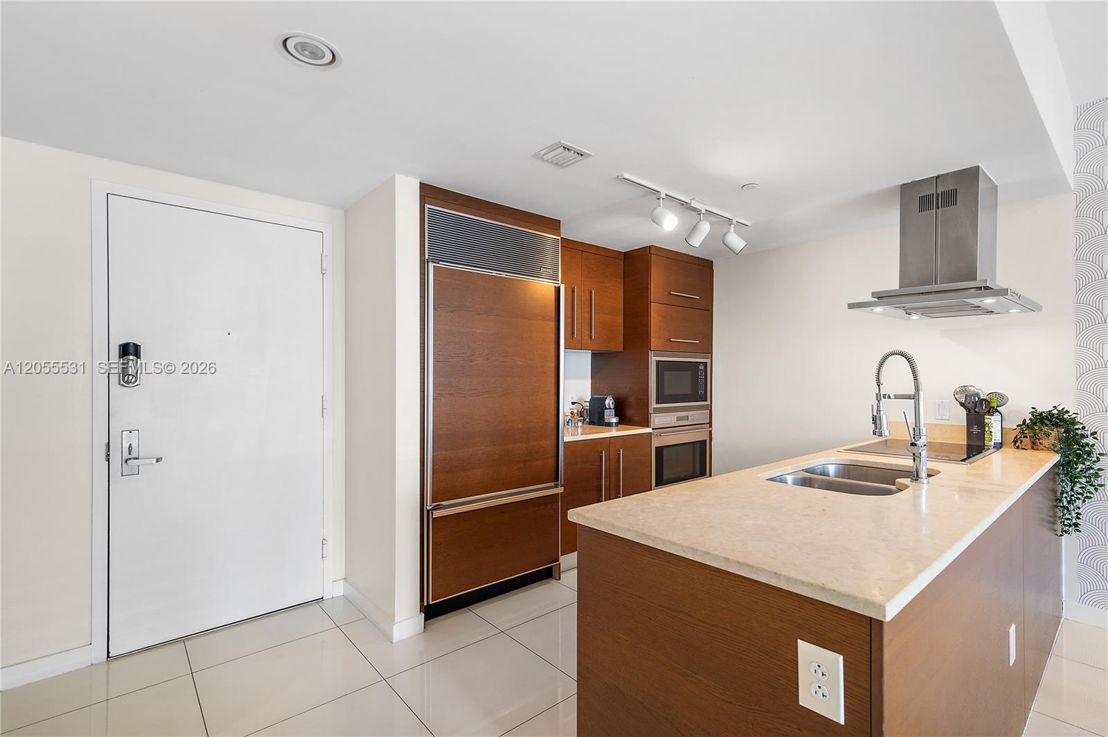 485 Brickell Avenue 2306 Property Photo 3