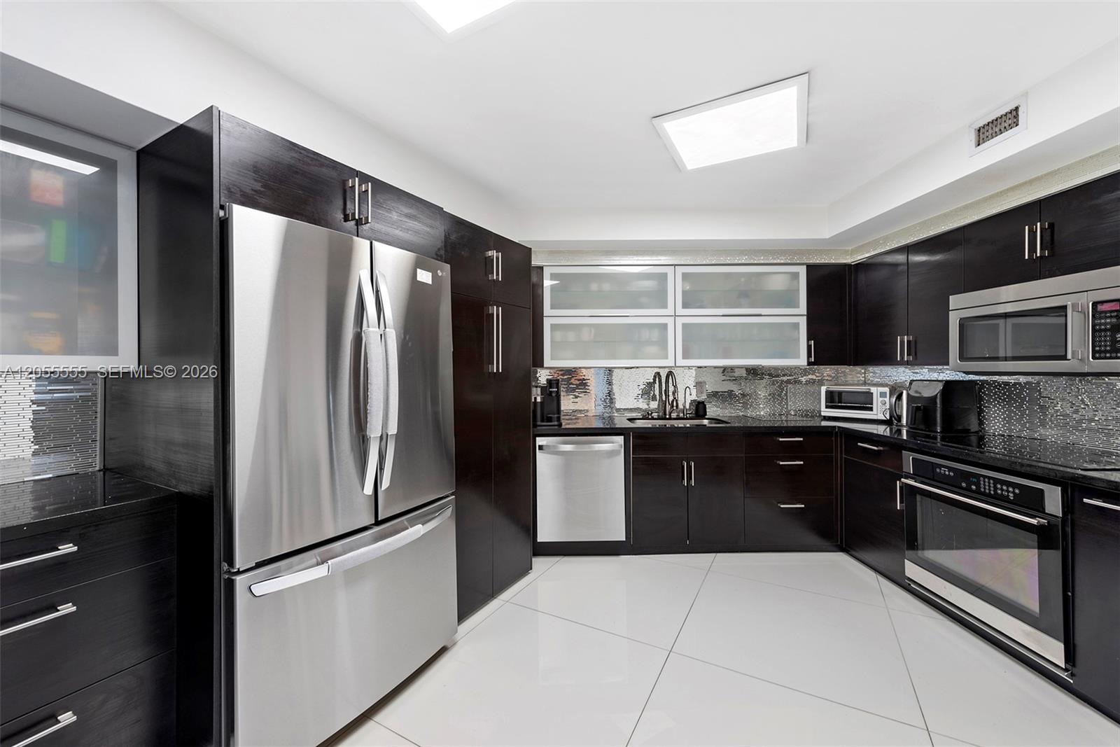 5151 Collins Avenue 1420 Property Photo 8