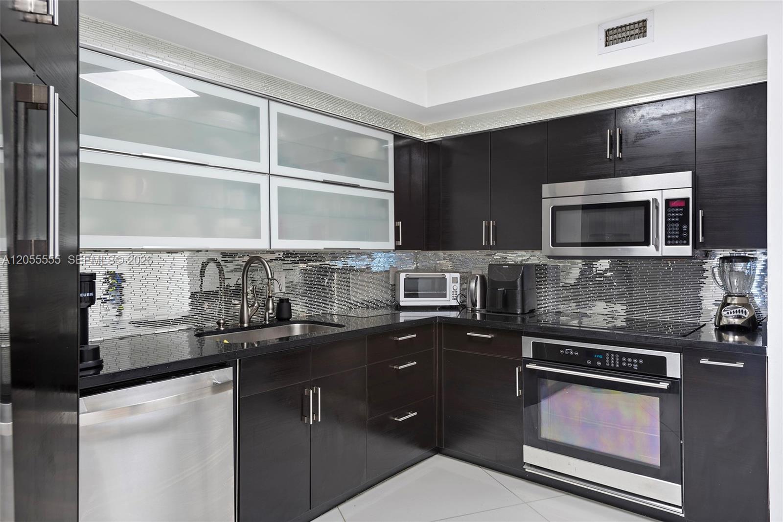 5151 Collins Avenue 1420 Property Photo 10