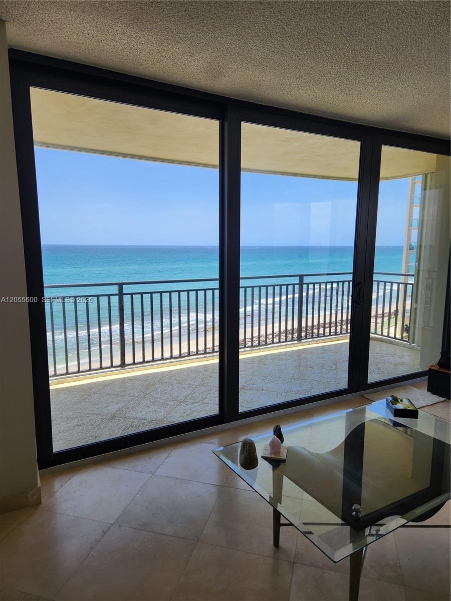 5460 N Ocean Drive 4b Property Photo 4